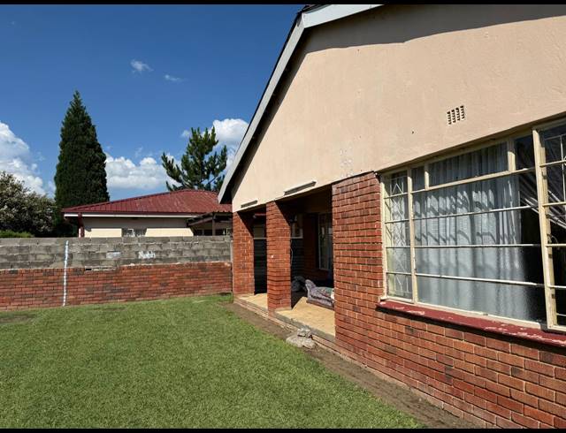 6 BEDROOM HOUSE FOR SALE IN LENNOXTON